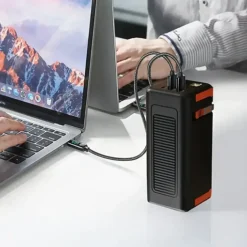 باور بنك 50000mAh مع كابل USB-C قابل للسحب وشحن سريع - صورة 3