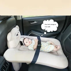 سرير السيارة القابل للنفخ للأطفال على شكل دب راحة وأمان لطفلك أثناء السفر - صورة 4
